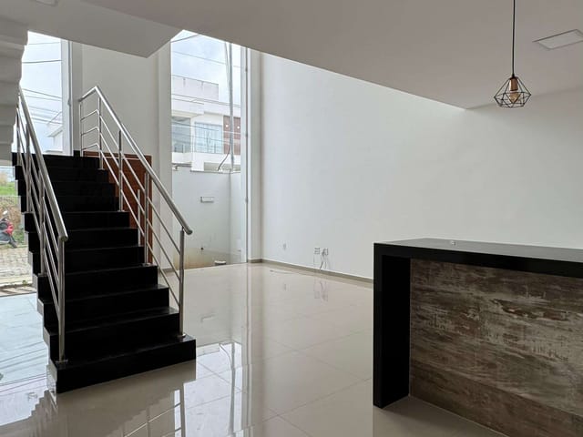 Casa 4 quartos e 4 banheiros, para alugar, no bairro VILA BASTOS em Itaperuna