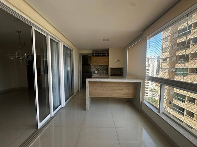 Apartamento com 230m² 4 quartos e 3 banheiros, para alugar, no bairro Setor Bueno em Goiânia