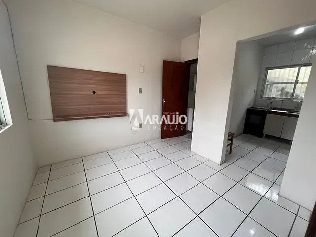 Apartamento 1 quarto e 1 banheiro, para alugar, no bairro Centro em Navegantes