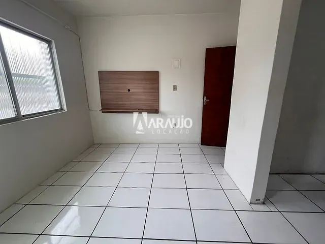 Apartamento 1 quarto e 1 banheiro, para alugar, no bairro Centro em Navegantes