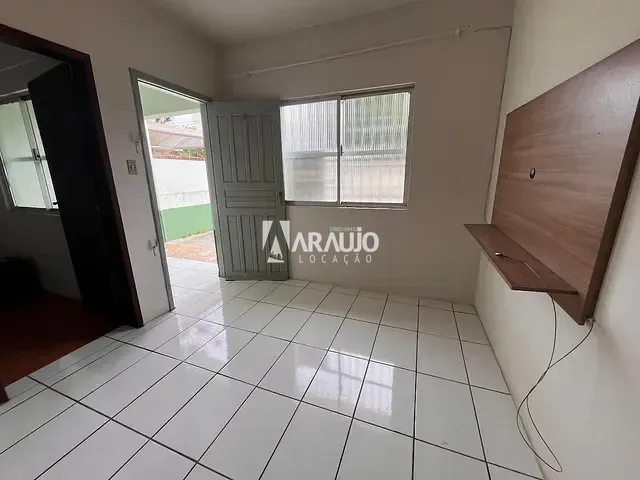 Apartamento 1 quarto e 1 banheiro, para alugar, no bairro Centro em Navegantes