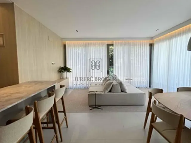 Apartamento com 333m² 3 quartos e 5 banheiros, à venda, no bairro Jurerê em Florianópolis