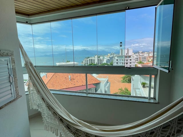 Apartamento com 137m² 3 quartos e 3 banheiros, à venda, no bairro Coqueiros em Florianópolis