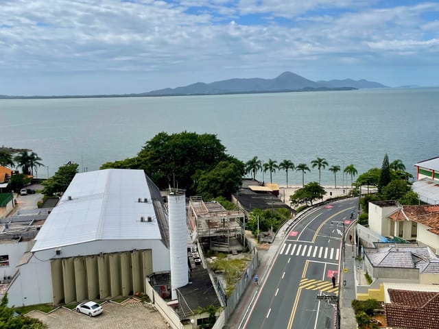 Apartamento com 137m² 3 quartos e 3 banheiros, à venda, no bairro Coqueiros em Florianópolis