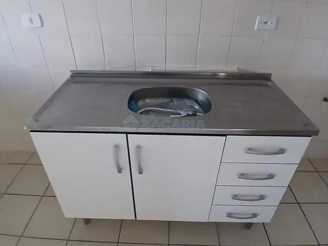 Apartamento 1 quarto e 1 banheiro, para alugar, no bairro Centro em Apucarana
