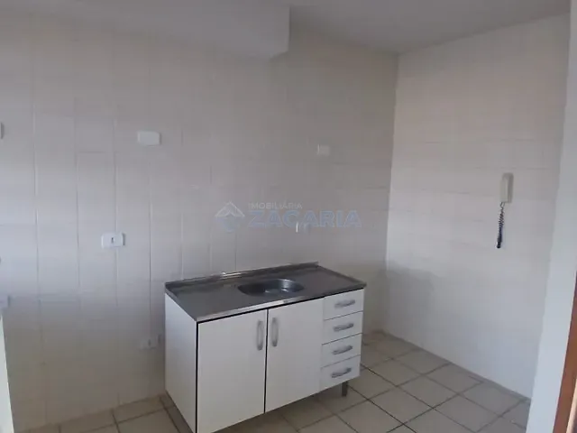 Apartamento 1 quarto e 1 banheiro, para alugar, no bairro Centro em Apucarana