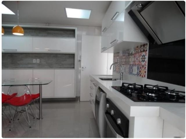 Apartamento 3 quartos e 4 banheiros, para alugar, no bairro Vila Regente Feijó em São Paulo