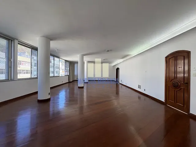 Apartamento com 303m² 4 quartos e 4 banheiros, à venda ou para alugar, no bairro Copacabana em Rio de Janeiro