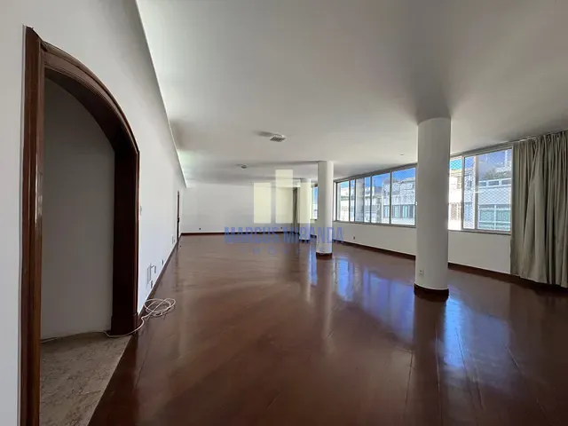 Apartamento com 303m² 4 quartos e 4 banheiros, à venda ou para alugar, no bairro Copacabana em Rio de Janeiro