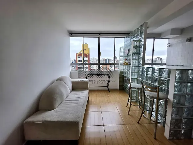 Apartamento 1 quarto e 1 banheiro, para alugar, no bairro Centro em Curitiba