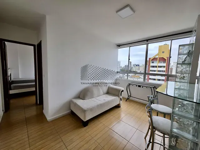 Apartamento 1 quarto e 1 banheiro, para alugar, no bairro Centro em Curitiba