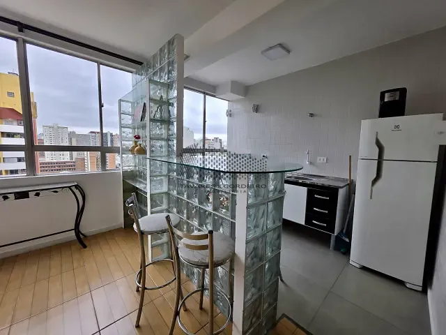 Apartamento 1 quarto e 1 banheiro, para alugar, no bairro Centro em Curitiba