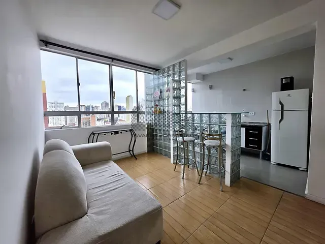 Apartamento 1 quarto e 1 banheiro, para alugar, no bairro Centro em Curitiba