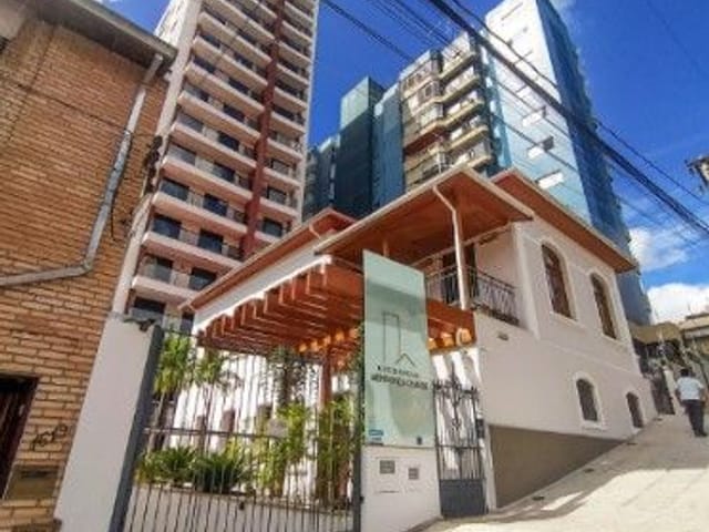 Apartamento à venda, no bairro Centro em Poços de Caldas