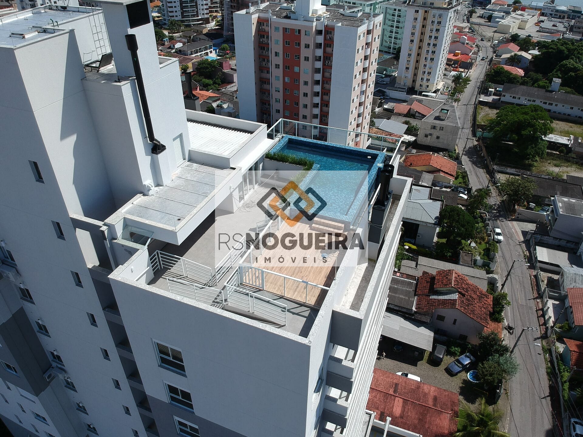 Apartamento à venda com 3 quartos, 10m² - Foto 1