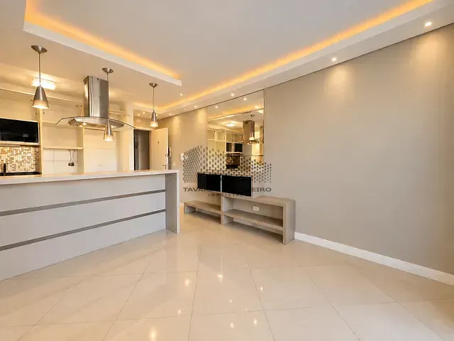 Apartamento 2 quartos e 2 banheiros, para alugar, no bairro Campo Comprido em Curitiba