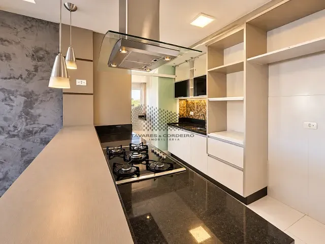 Apartamento 2 quartos e 2 banheiros, para alugar, no bairro Campo Comprido em Curitiba