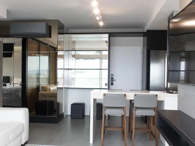 Apartamento 2 quartos e 2 banheiros, para alugar, no bairro Centro em Florianópolis