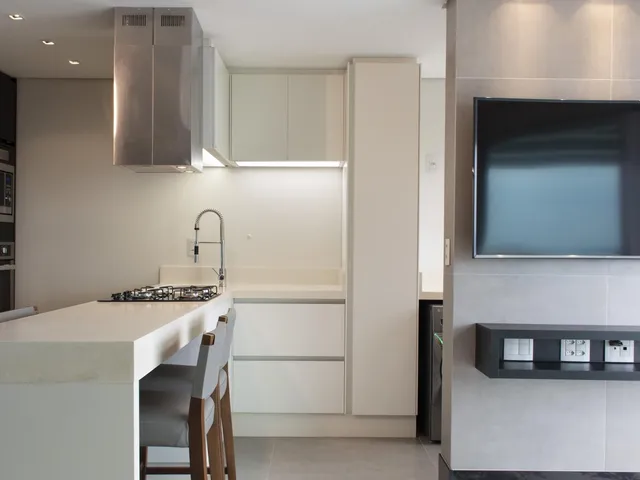 Apartamento 2 quartos e 2 banheiros, para alugar, no bairro Centro em Florianópolis