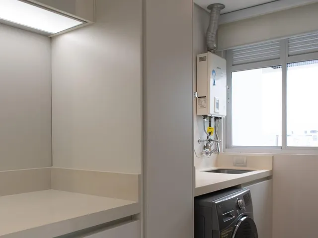 Apartamento 2 quartos e 2 banheiros, para alugar, no bairro Centro em Florianópolis