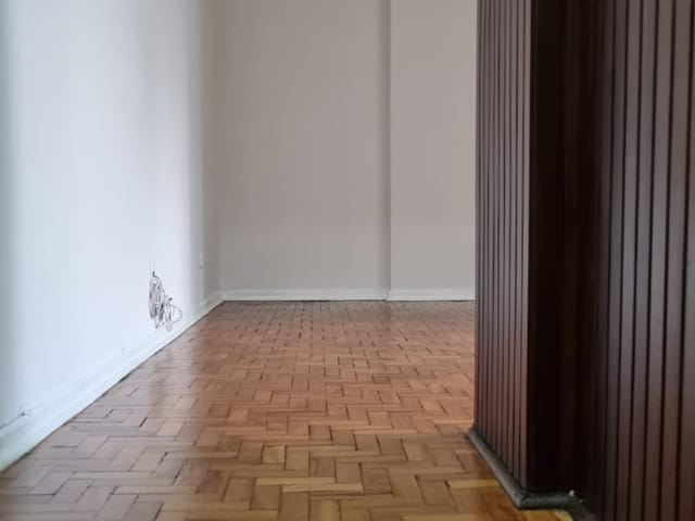 Foto do Apartamento - Apartamento de 94 m2, com 2 quartos, armário, sala em L, pintura nova, taco de madeira, janela ampla com vista, na Rua Teodoro Sampaio, São Paulo, SP | Pecoraro Imóveis