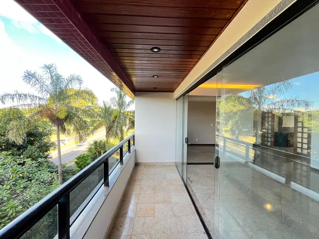 Apartamento 4 quartos e 4 banheiros, à venda, no bairro Asa Norte em Brasília