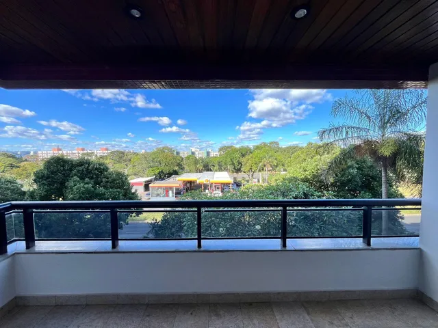 Apartamento 4 quartos e 4 banheiros, à venda, no bairro Asa Norte em Brasília