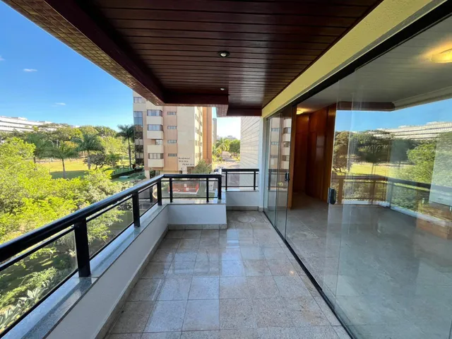 Apartamento 4 quartos e 4 banheiros, à venda, no bairro Asa Norte em Brasília