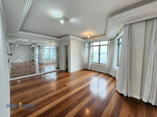 Apartamento 4 quartos e 2 banheiros, para alugar, no bairro Beira Mar em Florianópolis