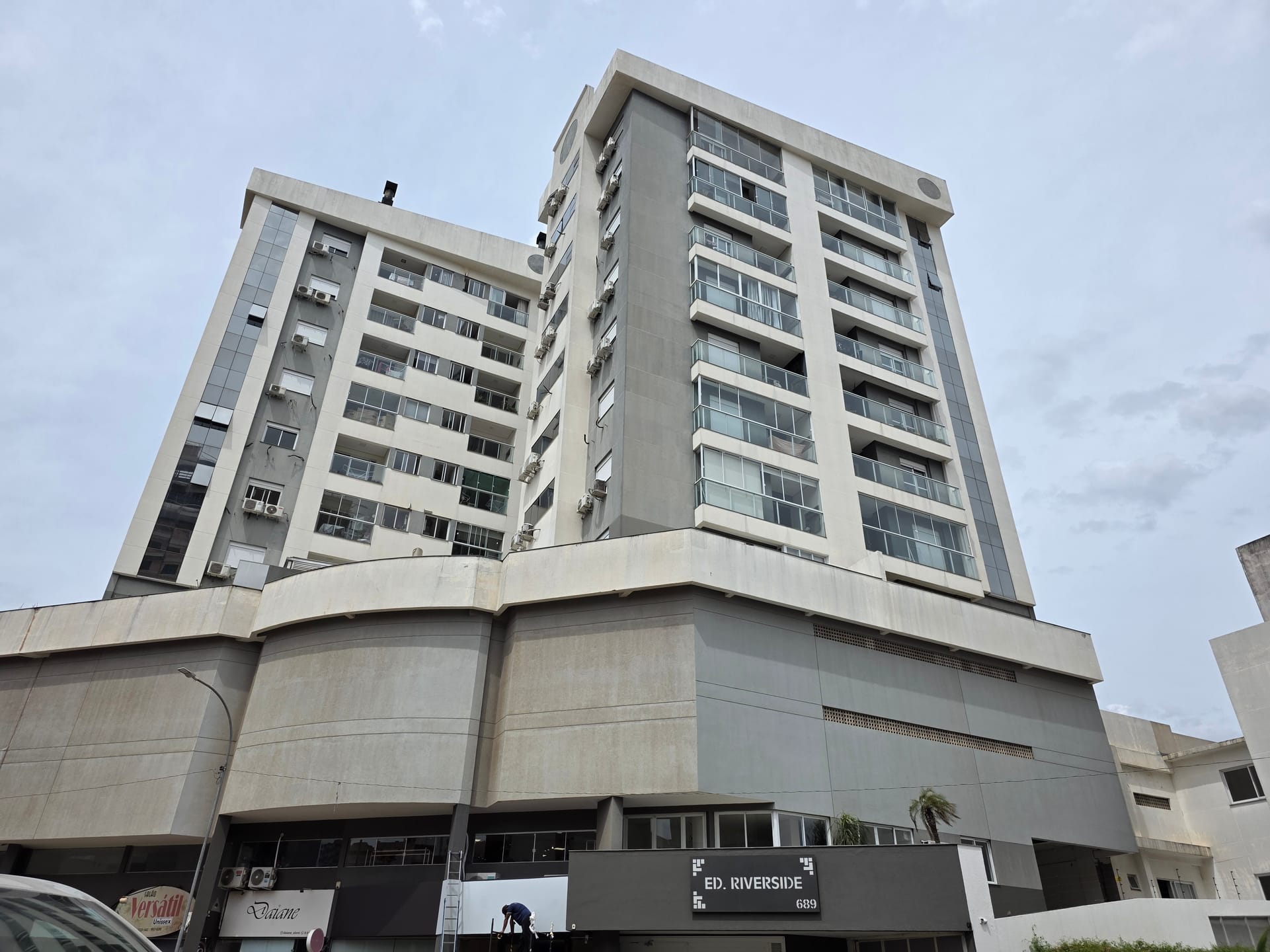 Apartamento semi-mobiliado disponível para venda em Ijuí