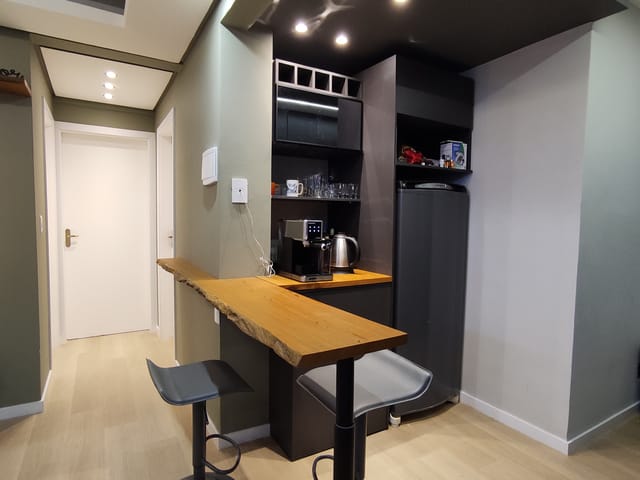 Apartamento 2 quartos e 1 banheiro, à venda, no bairro Abraão em Florianópolis