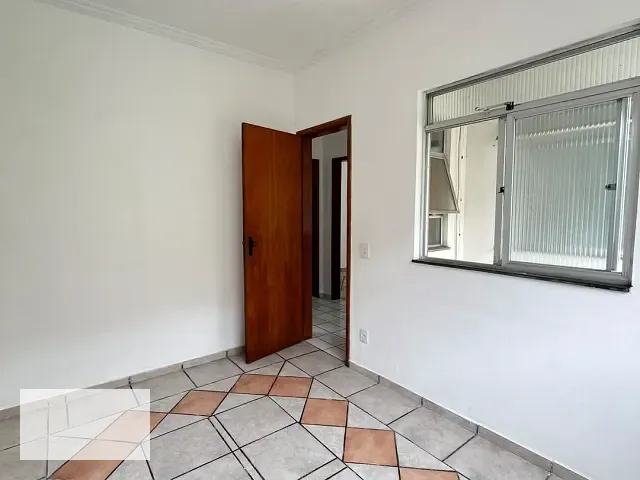 Apartamento 2 quartos e 1 banheiro, para alugar, no bairro Centro em Santos Dumont