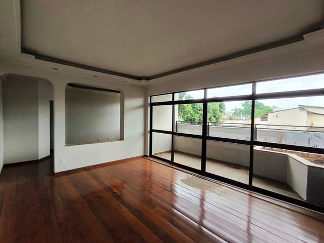 Apartamento com 185m² 3 quartos e 3 banheiros, à venda, no bairro Centro em Governador Valadares