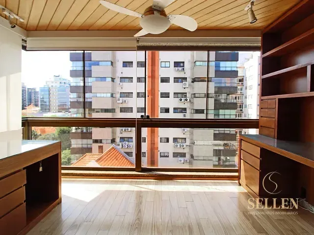Apartamento 3 quartos e 3 banheiros, à venda, no bairro Moinhos de Vento em Porto Alegre