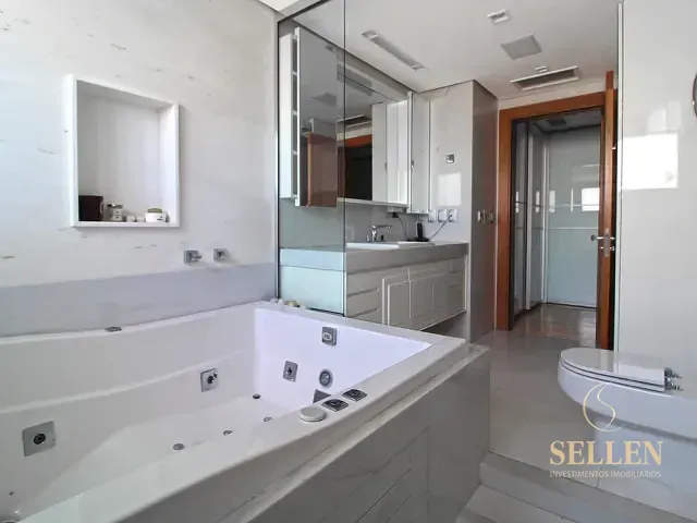 Apartamento 3 quartos e 3 banheiros, à venda, no bairro Moinhos de Vento em Porto Alegre