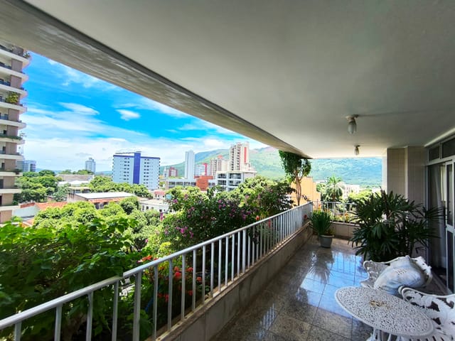 Apartamento com 310m² 4 quartos e 2 banheiros, à venda, no bairro Centro em Governador Valadares