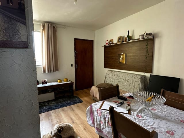 Apartamento 2 quartos e 1 banheiro, à venda, no bairro Sítio Cercado em Curitiba
