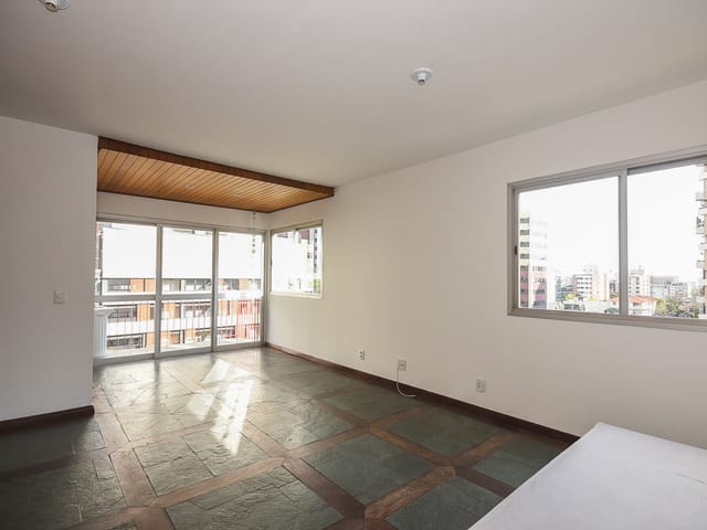 Foto do Apartamento - Apartamento de 84 m2, 2 quartos + 1 reversível, varanda, 1 vaga na garagem, à venda, na Vila Madalena, São Paulo, SP | Pecoraro Imóveis