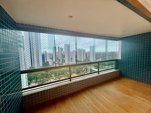Apartamento 4 quartos e 6 banheiros, à venda, no bairro Casa Forte em Recife