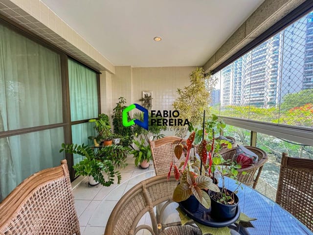 Apartamento com 140m² 4 quartos e 3 banheiros, à venda, no bairro Barra da Tijuca em Rio de Janeiro