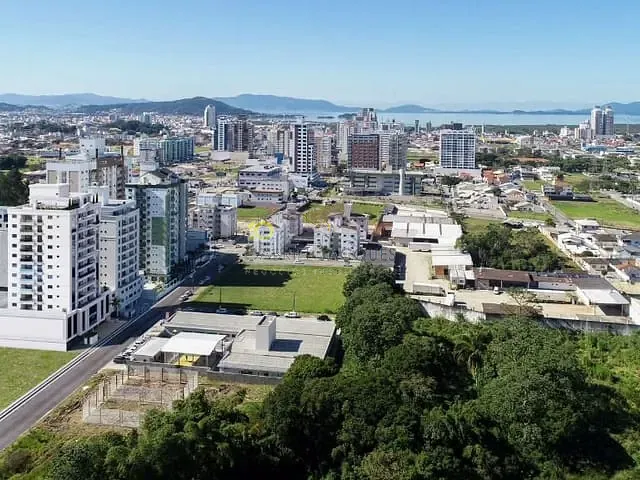 Apartamento 2 quartos e 2 banheiros, à venda, no bairro Pagani em Palhoça