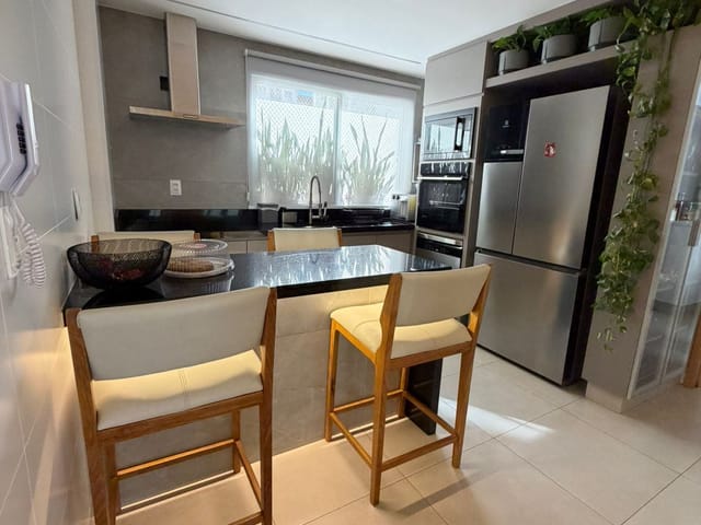 Apartamento 3 quartos e 4 banheiros, para alugar, no bairro Setor Bueno em Goiânia