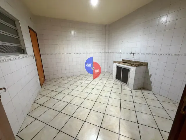 Apartamento 2 quartos e 1 banheiro, para alugar, no bairro Centro em Guapimirim