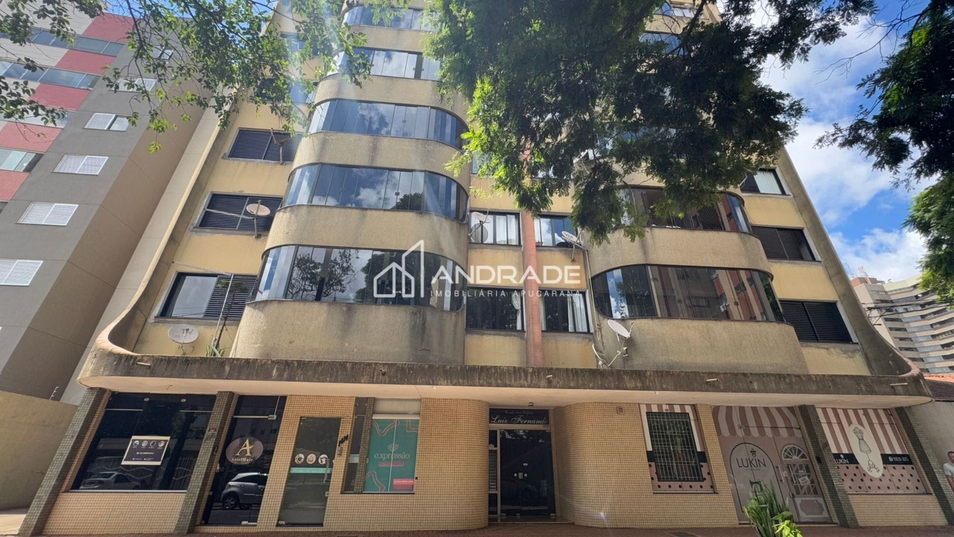 Apartamento à venda com 3 quartos, 400m² - Foto 1