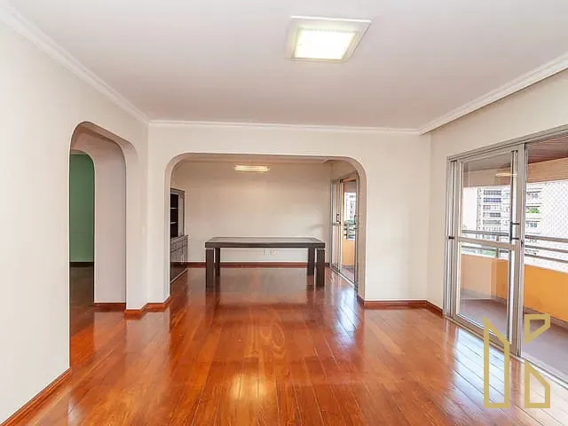 Apartamento 3 quartos e 4 banheiros, à venda, no bairro Centro em Londrina