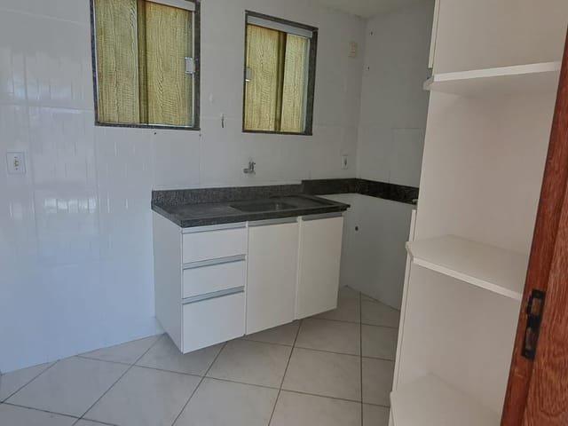 Apartamento 2 quartos e 1 banheiro, à venda, no bairro Terra Firme em Rio das Ostras