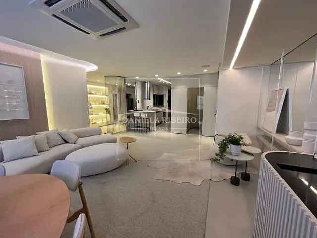 Apartamento 3 quartos e 4 banheiros, à venda, no bairro Colonial em Londrina