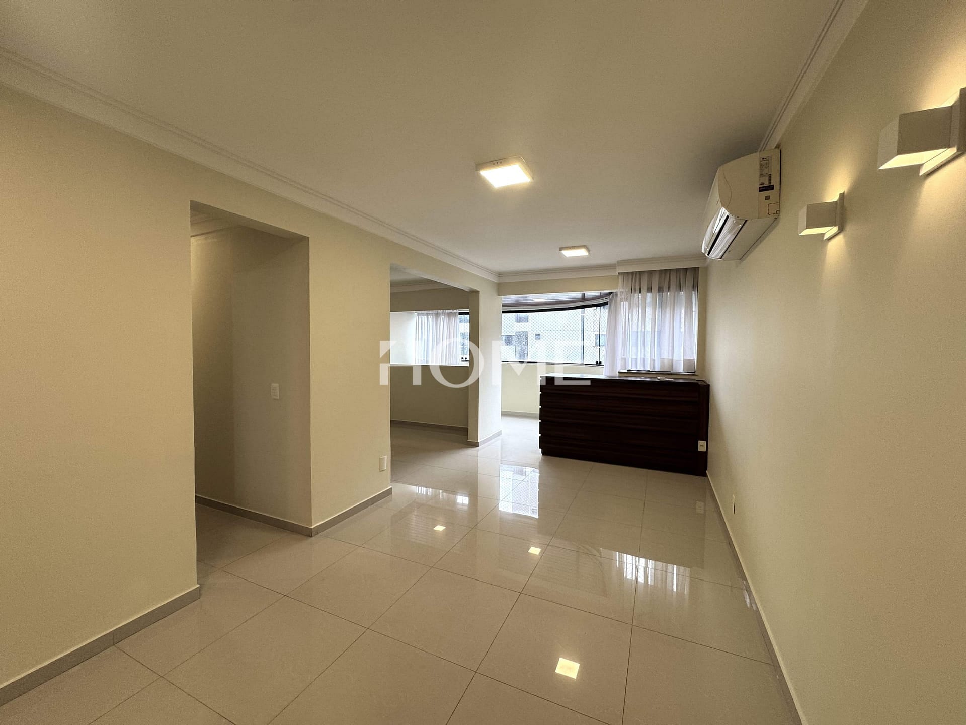 SQN 310 – 3 QUARTOS – 1 SUÍTE – 2 VAGAS