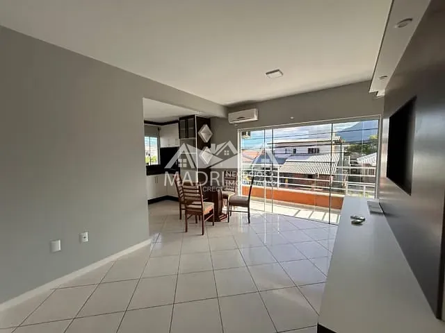 Apartamento 2 quartos e 1 banheiro, à venda, no bairro Barra do Aririú em Palhoça