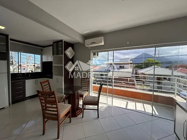 Apartamento 2 quartos e 1 banheiro, à venda, no bairro Barra do Aririú em Palhoça